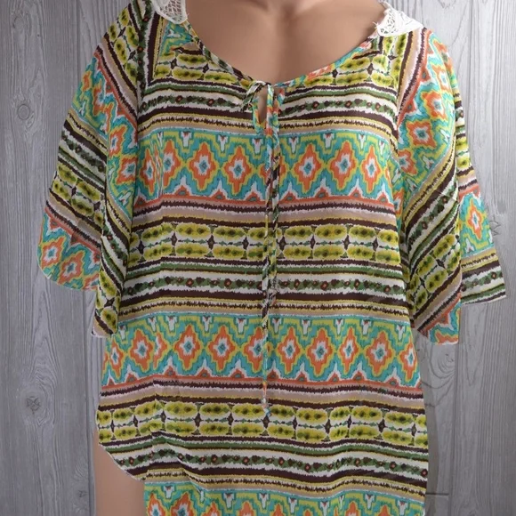 NWT Unique Lace back butterfly top PLUS SI… - Picture 2 of 7